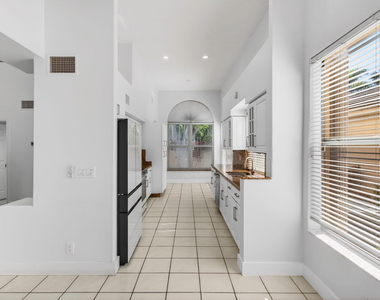 7848 Travelers Tree Drive - Photo Thumbnail 11