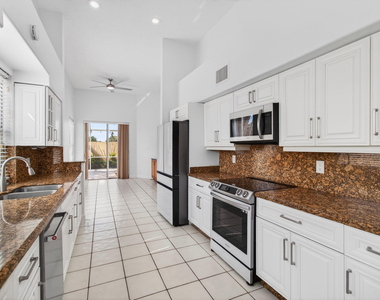 7848 Travelers Tree Drive - Photo Thumbnail 16