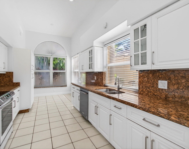 7848 Travelers Tree Drive - Photo Thumbnail 12
