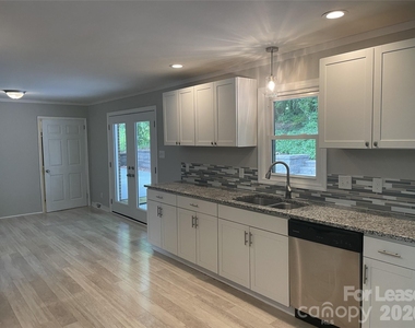 540 Carolyn Lane - Photo Thumbnail 3