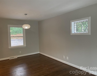 540 Carolyn Lane - Photo Thumbnail 8