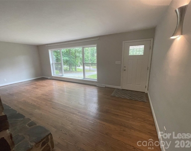 540 Carolyn Lane - Photo Thumbnail 10