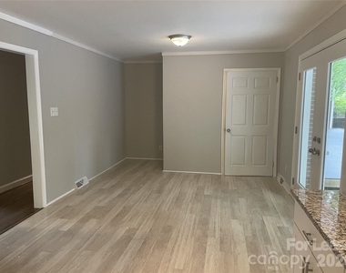 540 Carolyn Lane - Photo Thumbnail 6
