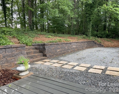 540 Carolyn Lane - Photo Thumbnail 23