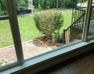 540 Carolyn Lane - Photo Thumbnail 11