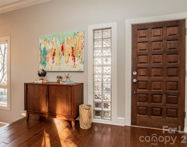 3911 Lakeside Drive - Photo Thumbnail 7
