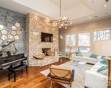 3911 Lakeside Drive - Photo Thumbnail 9
