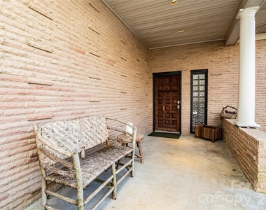 3911 Lakeside Drive - Photo Thumbnail 6