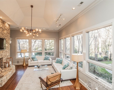 3911 Lakeside Drive - Photo Thumbnail 10
