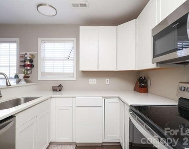 1109 Triece Lane - Photo Thumbnail 7