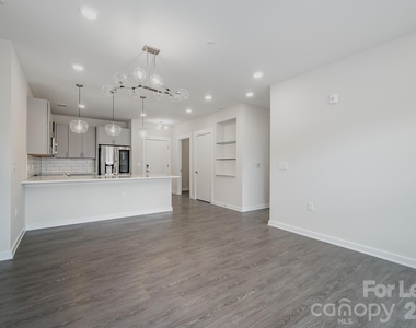 3630 N Davidson Street - Photo Thumbnail 3
