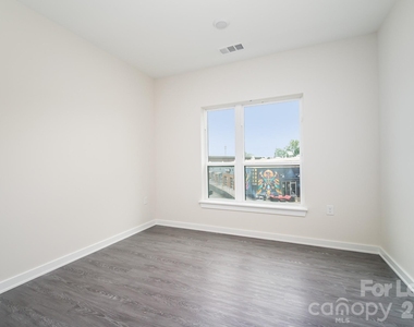 3630 N Davidson Street - Photo Thumbnail 9