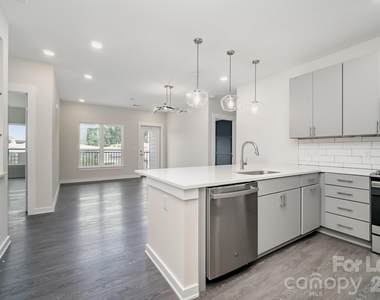 3630 N Davidson Street - Photo Thumbnail 2
