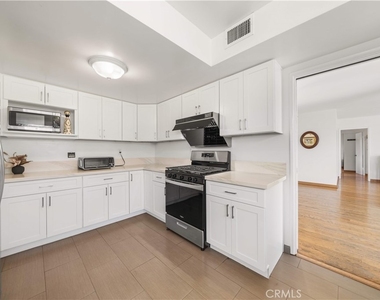 1033 S Isabella - Photo Thumbnail 9