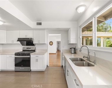 1033 S Isabella - Photo Thumbnail 12