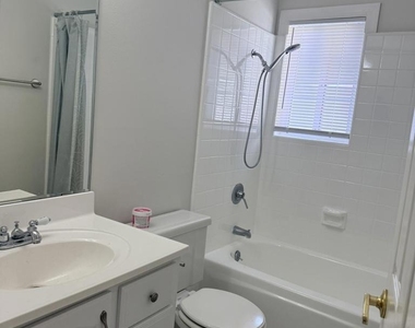 2065 Abbott Street - Photo Thumbnail 11