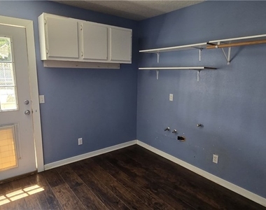 7806 E Avenue U - Photo Thumbnail 5