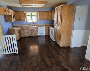 7806 E Avenue U - Photo Thumbnail 1
