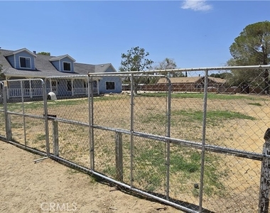 7806 E Avenue U - Photo Thumbnail 21