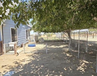 7806 E Avenue U - Photo Thumbnail 18