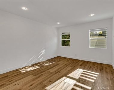 22134 Gilmore Street - Photo Thumbnail 6