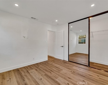 22134 Gilmore Street - Photo Thumbnail 10