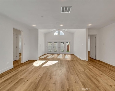 22134 Gilmore Street - Photo Thumbnail 2