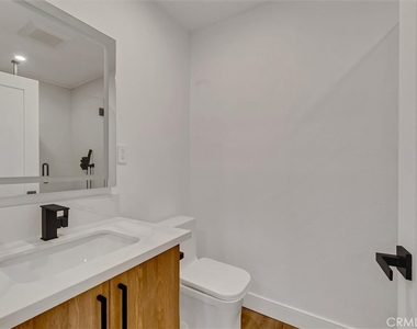 22134 Gilmore Street - Photo Thumbnail 12