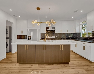22134 Gilmore Street - Photo Thumbnail 3