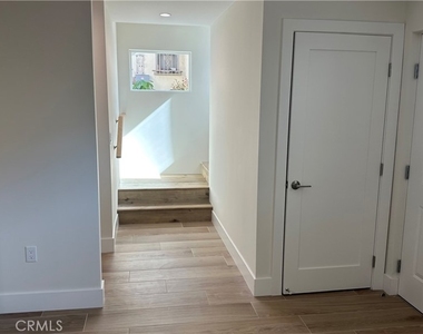 1315 N Kingsley Drive - Photo Thumbnail 8