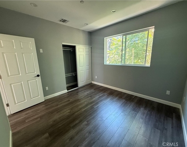 15362 1/2 Valerio Street - Photo Thumbnail 4