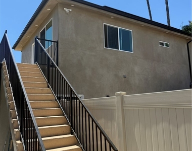 15362 1/2 Valerio Street - Photo Thumbnail 10
