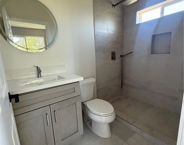 15362 1/2 Valerio Street - Photo Thumbnail 5