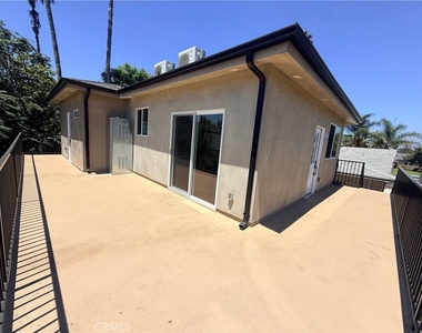 15362 1/2 Valerio Street - Photo Thumbnail 9