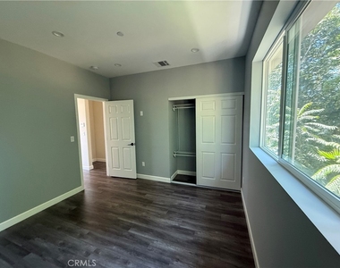 15362 1/2 Valerio Street - Photo Thumbnail 3