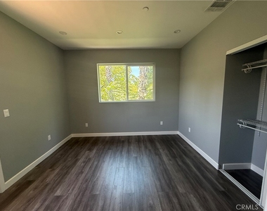 15362 1/2 Valerio Street - Photo Thumbnail 6