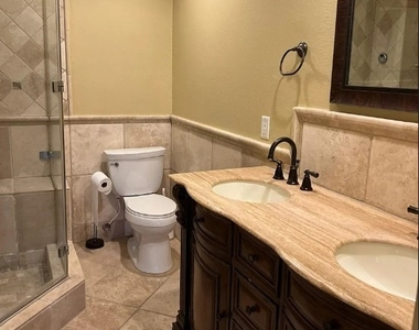 5800 Owensmouth - Photo Thumbnail 9