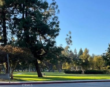 5800 Owensmouth - Photo Thumbnail 12