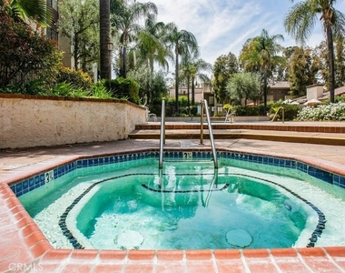 5800 Owensmouth - Photo Thumbnail 11