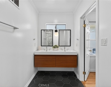 520 N Citrus Avenue - Photo Thumbnail 12