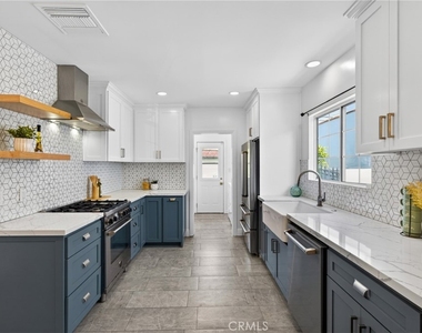 520 N Citrus Avenue - Photo Thumbnail 7