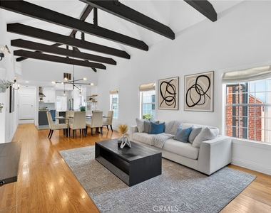 520 N Citrus Avenue - Photo Thumbnail 4