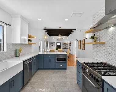 520 N Citrus Avenue - Photo Thumbnail 8