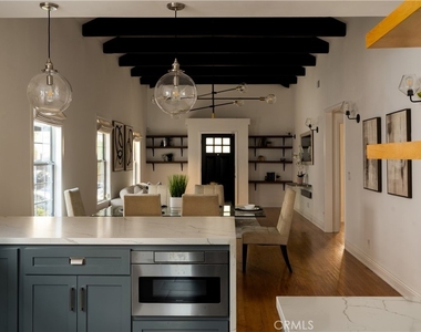 520 N Citrus Avenue - Photo Thumbnail 5