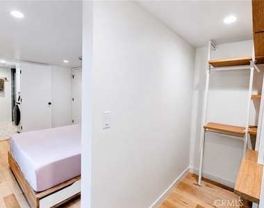 2338 Riverside Drive - Photo Thumbnail 4