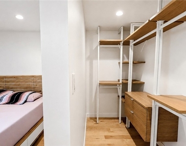 2338 Riverside Drive - Photo Thumbnail 5