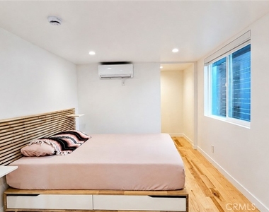 2338 Riverside Drive - Photo Thumbnail 3