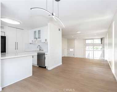 21901 Lassen Street - Photo Thumbnail 12