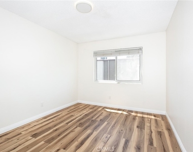 21901 Lassen Street - Photo Thumbnail 21