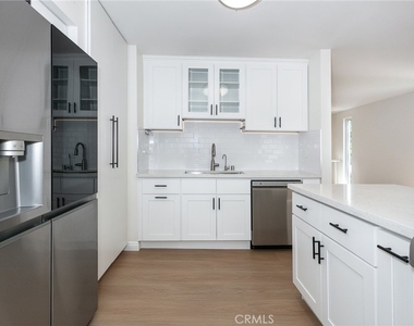21901 Lassen Street - Photo Thumbnail 10
